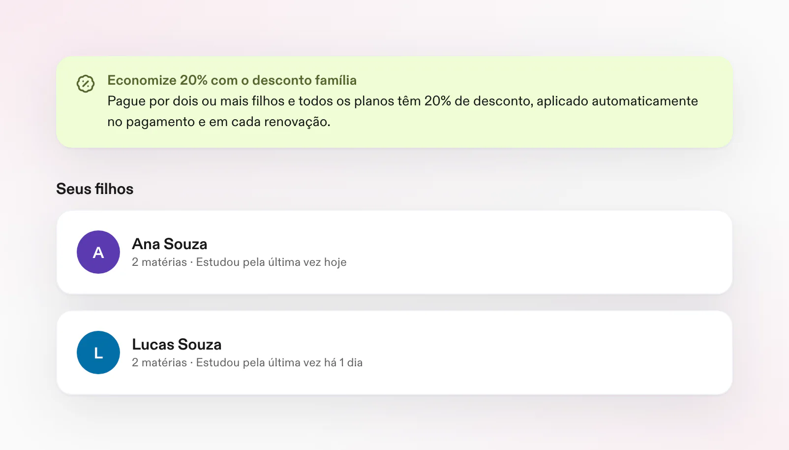 O aviso de desconto família, “Economize 20% com o desconto família”, acima de dois filhos na mesma conta